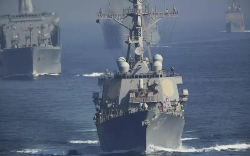 Kapal Perang di Laut China Selatan. (CNBC)