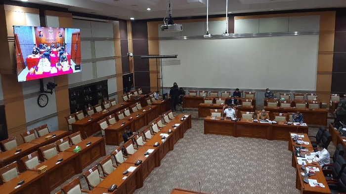 Jaksa Agung, ST Burhanuddin hadir secara virtual di raker bersama Komisi III DPR RI (Detik.com)