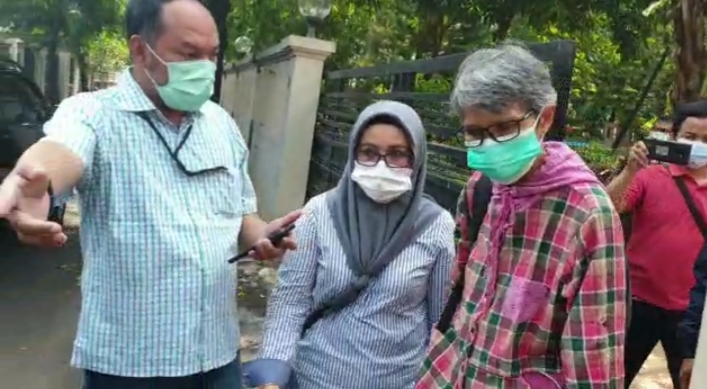 Dokter Maya Laksmini (kanan) ditangkap Kejagung terkait kasus korupsi (independensi)