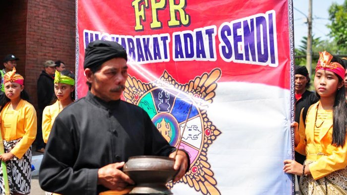  Ritual Masyarakat Hukum Adat Sendi di Mojokerto, Jawa Timur (Tribunnews)