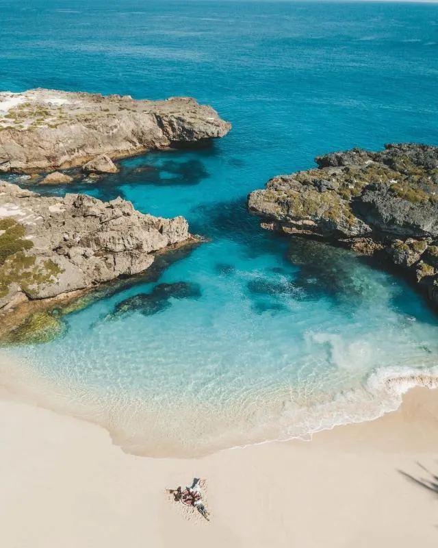 Pantai Mandorak di Kabupaten Sumba Barat Daya, pantai ini tak kalah indah dari Hawaii.(instagram.com/nyonyokecil)