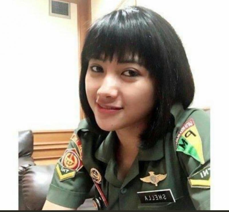 Shella Ghivitama, prajurit TNI AD yang menjadi Ajudan Gatot Nurmantyo (twitter @digeeembokFC)