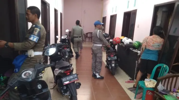 Satpol PP Kediri Grebek 3 Pasangan Kumpul Kebo Dalam Satu Kamar