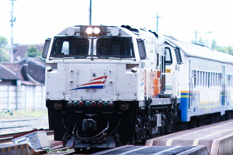 Kereta Antar Daerah PT KAI (Foto: Kompas)