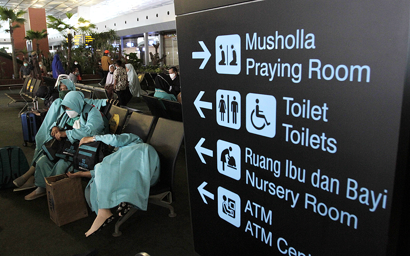 Bandara Soekarno-Hatta kembali melayani penerbangan jamaah umrah setelah ditutup sejak Februari 2020 lantaran pandemi Covid-19, Tangerang- Banten, Minggu (1/11). Robinsar Nainggolan