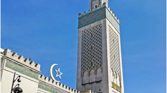 Kepala babi ditemukan di Grand Mosque atau masjid Agung di Prancis  (tribunnews)