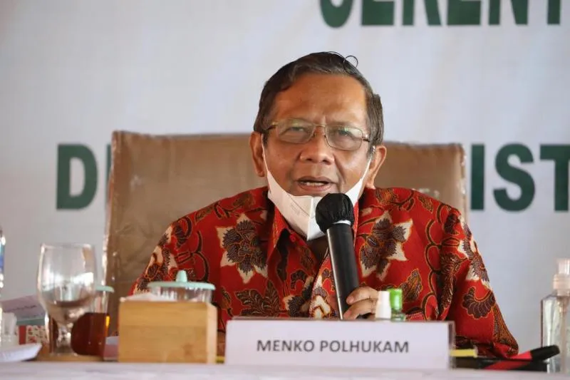 Menkopolhukam Mahfud MD saat memberikan arahan persiapan Pilkada Tahun 2020 di depan para Ketua KPU, Ketua Bawaslu, dan Forkopimda se-DIY di Kecamatan Purwosari, Kabupaten Gunung Kidul, Sabtu (7/11). (Foto: Humas Kemenkopolhukam)
