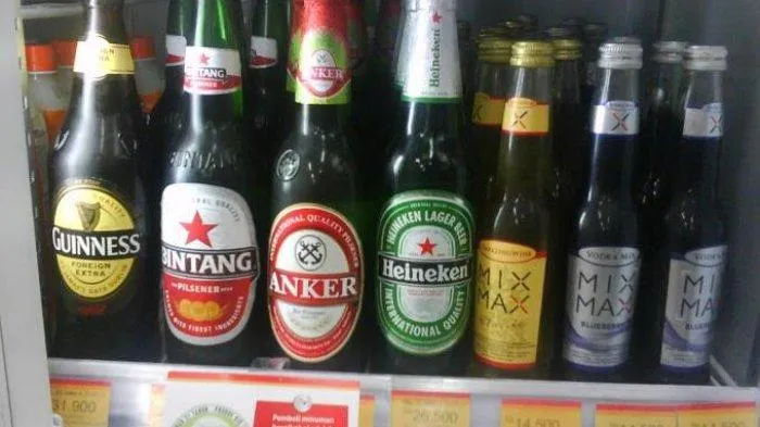 Wasekjen MUI sebut Indonesia belum merdeka jika masih ada warung tuak (Tribunnews)