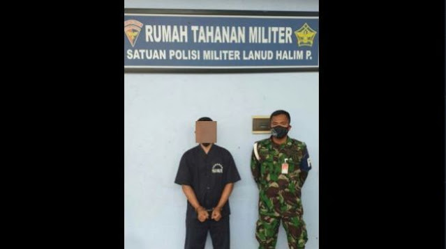 Diborgol & Berbaju Tahanan, Foto Diduga Anggota TNI Dukung HRS Beredar. (twitter).