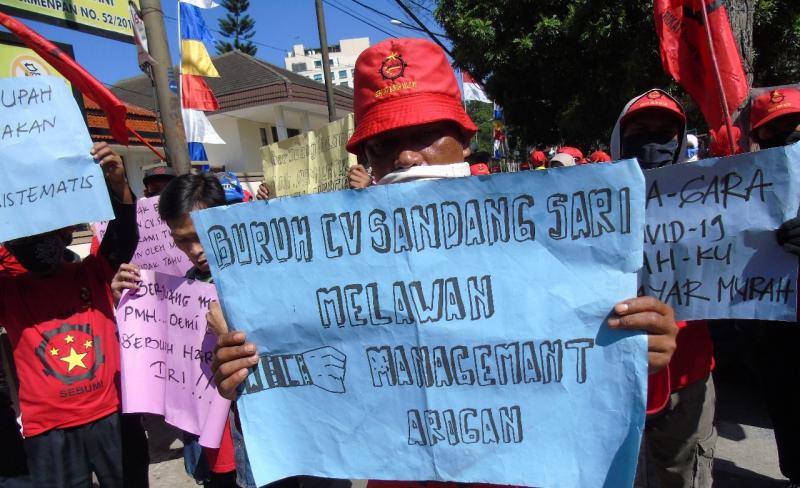 Buruh CV Sandang Sari Berdemo di PN Bandung, Menuntut Kasus Kriminalisasi Buruh oleh Pengusaha (FF)