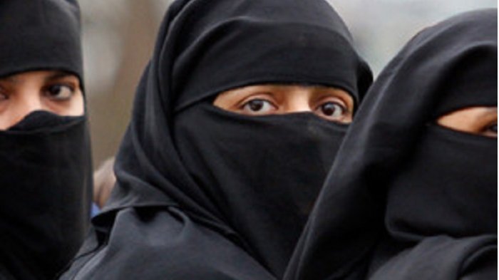 Utusan Israel seringkali menggunakan pakaian wanita untuk temui petinggi Arab Saudi (Tribun)