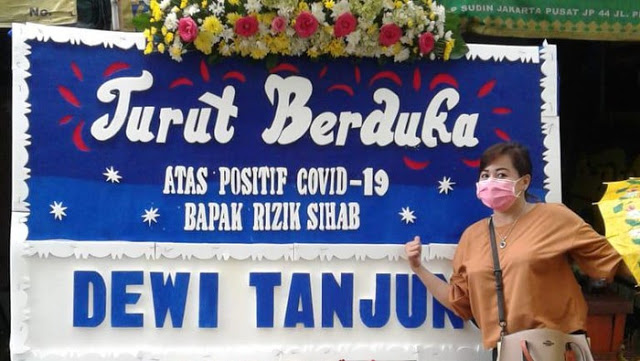 Kirim Karangan Bunga HRS Positif Covid, PA 212 Polisikan Dewi Tanjung. (Gelora).