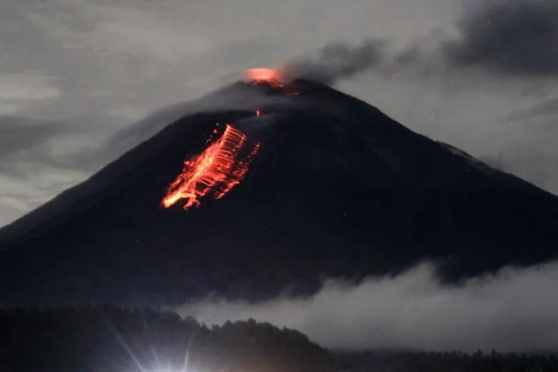 Ilustrasi lava Gunung Semeru pada Maret 2020 lalu  [ANTARA FOTO/Umarul Faruq]