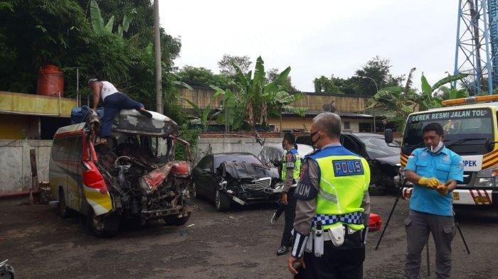 Kecelakaan beruntun maut terjadi di ruas Tol Cipali KM 78 jalur A 9, Senin (30/11/2020). Kondisi kendaraan yang terlibat kecelakaan. (Muhamad Nandri prilatama/tribunjabar) 