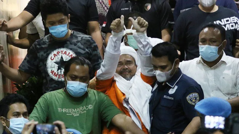 MUI nasihati anggota Ormas yang mau gantikan Habib Rizieq di ti rumah tahanan (Okezone)