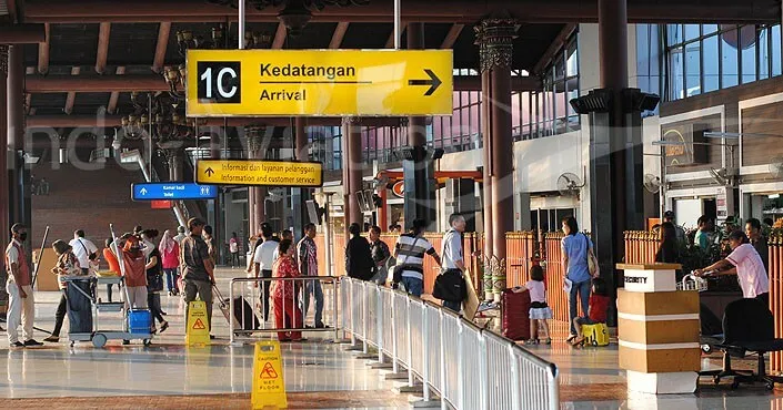 Bandara Soeta, Kedatangan (CNN)