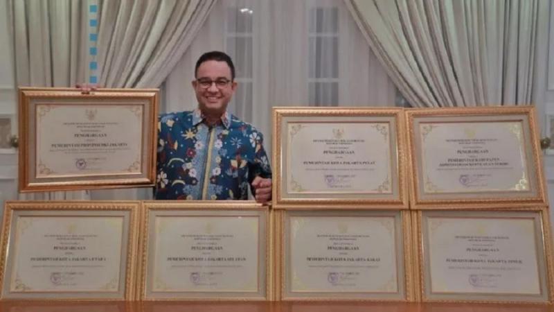 Kritik Anies Kerap Pamer Penghargaan, PDIP: Tak Dirasakan Masyarakat! (Inews).