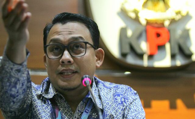 Plt Jubir KPK Ali Fikri siap tindaklanjuti laporan Ubedilah Badrun soal kedua anak Jokowi (Jawapost)