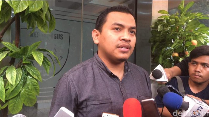 Kuasa Hukum FPI, Aziz Yanuar (Detik)