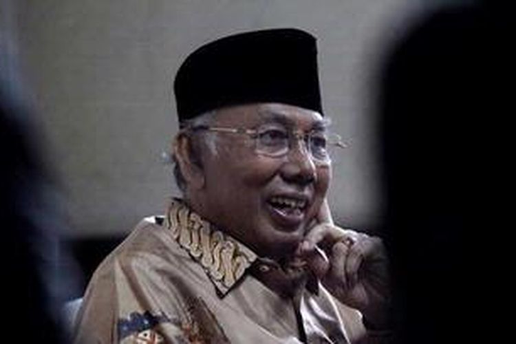 Eks Mensos Bachtiar Chamsyah terkejut dengan aksi blusukan Risma yang bertemu pengemis di Jalan protokol Jakarta  (kompas)