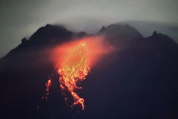 Merapi erupsi (Kompas)