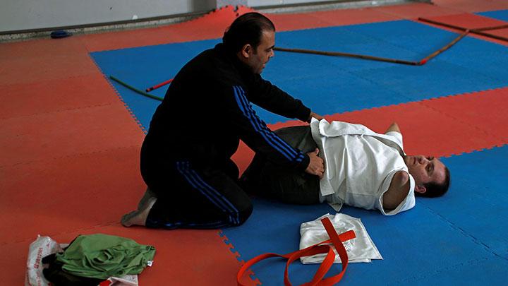Youssef Abu Amira Tengah berlatih karate (Reuters)