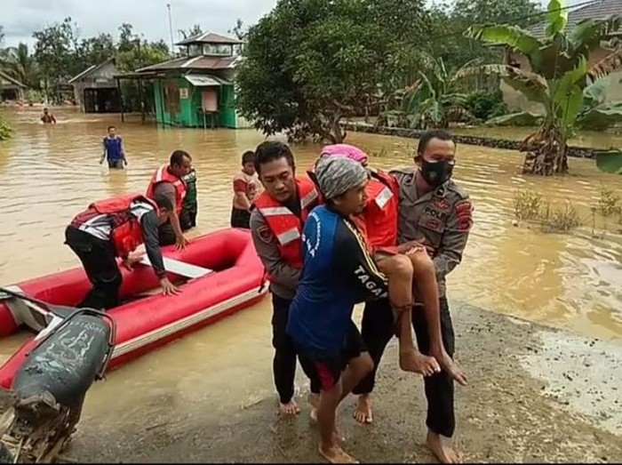 Presiden Jokowi diminta tanggung jawab soal banjir di Kalsel karena disebabkan oleh kejahatan tambang (detikcom)