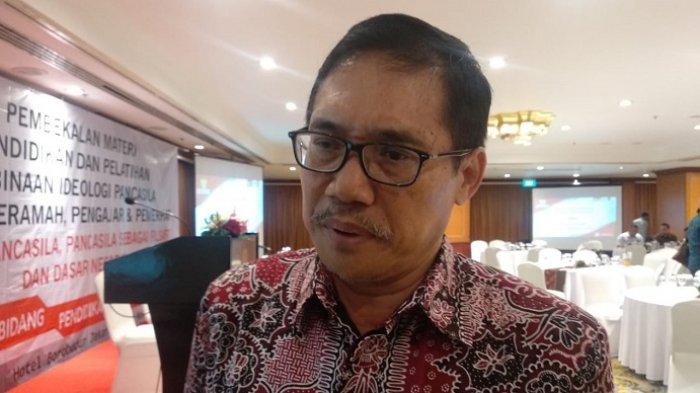 Wakil Ketua BPIP Haryono sebut aturan SMKN 2 Padang yang memwajikna siswanya pakai jilbab tak sesuai Pancasila (Tribunnews)