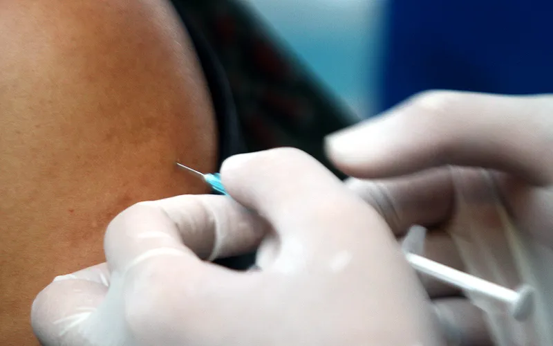 Vaksin Injection Sinovac dan AstraZeneca Kini Boleh Dipakai untuk Vaksin Mandiri