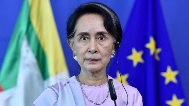 Aung San Suu Kyi Ditangkap, Dikenal Kejam Terhadap Muslim Rohingya. (Detik).