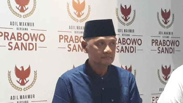 Dua Anak Gus Irfan jadi Tenaga Ahli Kemenhaj. (Kompas).