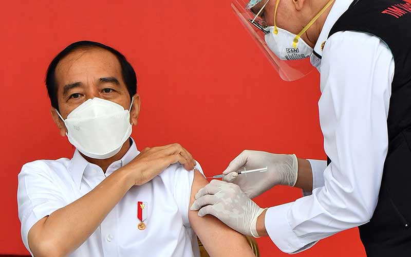 Jokowi Penerima Vaksin Covid-19 pertama di RI (Bisnis)