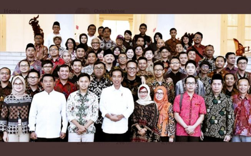 Foto lama presiden Joko Widodo Bareng para Buzzer, terlihat ada Abu Janda, Deny Siregar dan Eko Kuntadhi (Twitter)