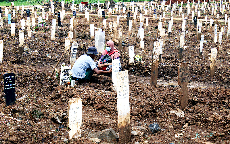 Anies sebut 300 jenazah dimakamkan dengan protap Covid-19 dalam sehari di DKI Jakarta (Robinsar Nainggolan)