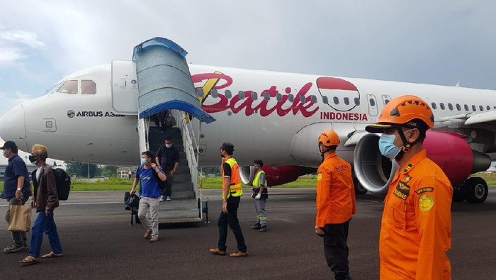 Terbang 20 menit, Pesawat Batik air putar balik akibat alami kendala teknis, penumpang di evakuasi (Detik)