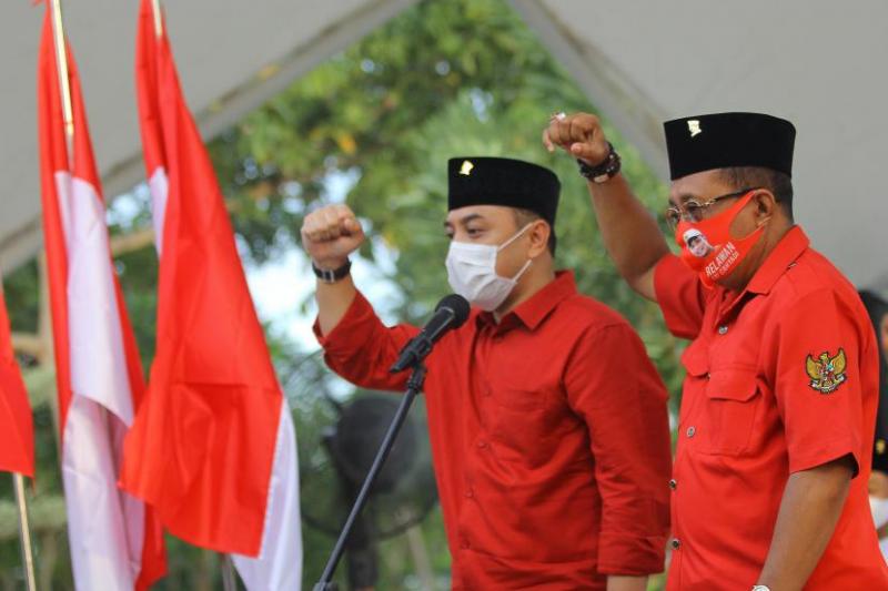 Wali Kota Surabaya Eri Cahyadi sebut ribuan siswa SD di Kota Surabaya terancam gagal masuk SMP (republika)