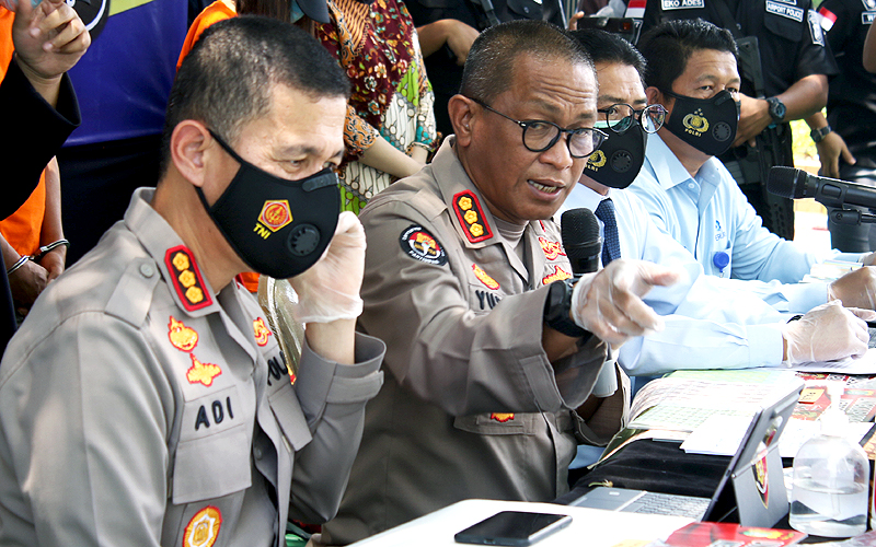 Polresta Bandara Soekarno-Hatta, Cengkareng, Tangerang membongkar peredaran meterai Rp 10 ribu palsu dan mengamankan enam orang tersangka. Kabid Humas Polda Metro Jaya Kombes Yusri Yunus mengatakan tersangka telah beraksi selama 3,5 tahun. Menurut dia, pemasarannya hingga lintas provinsi. Robinsar Nainggolan