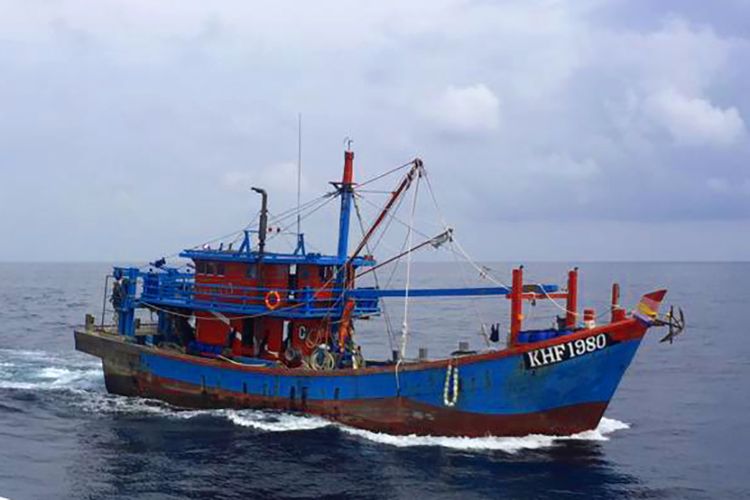 Kapal ikan asing berbendera Malaysia ditangkap, semua ABK orang Indonesia (kompas)