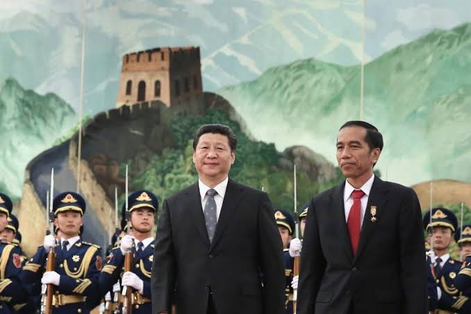 Presiden Indonesia Joko Widodo bersama Presiden Cina Xi Jinping. (Foto: SCMP).