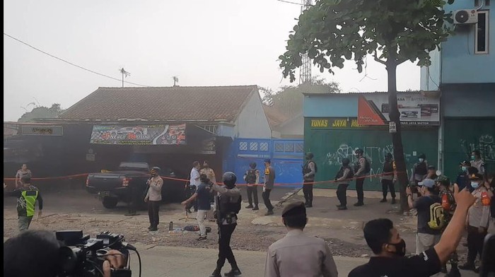 Olah TKP teroris di Bekasi (Detik)