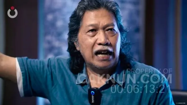 Ngamuk! Cak Nun: Tidak Ada Islam Radikal, yang Radikal itu Pemerintah! (Caknun.com).