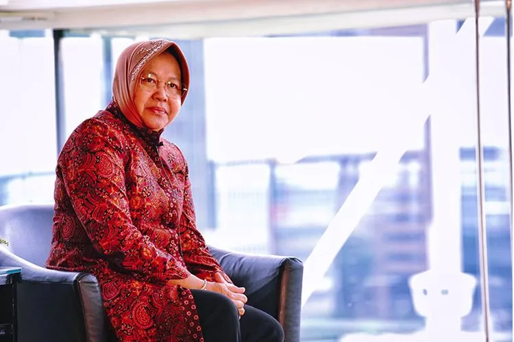 Menteri Sosial Tri Rismaharini diomeli korban benacana banjir bandang NTT karena lambat krim bantuan (kompas)