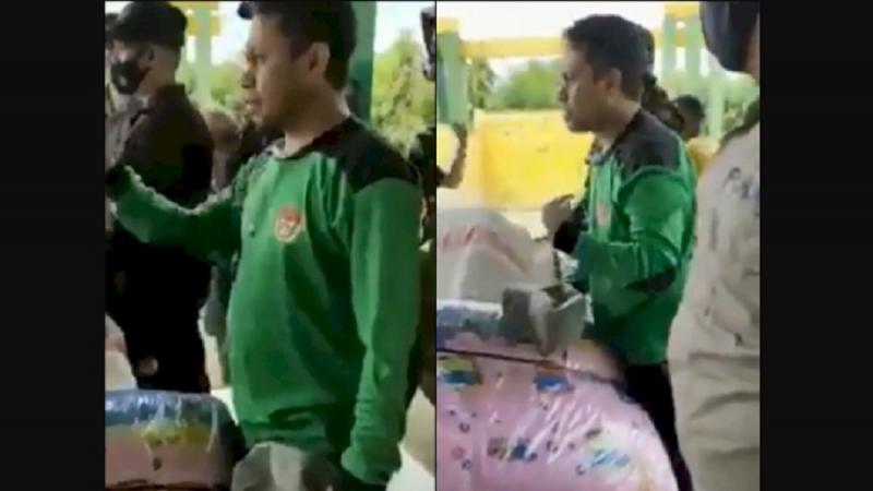 Viral Video Pengungsi Marah, Bantuan Disyuting Lalu Dibawa Pulang Lagi. (Twitter).