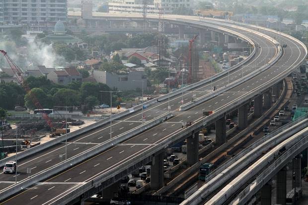 Tol Layang Jakarta-Cikampek yang akan namanya akan diganti menjadi Jalan Layang Mohammed Bin Zayed. (Foto: IDNews)