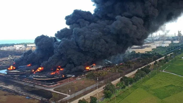 Pertamina bantah melonjkanya impor migas karena kilang Balongan terbakar (detikcom)