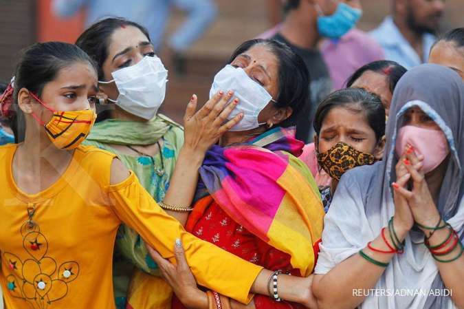 Warga India ditengah pandemi Corona (Reuters)