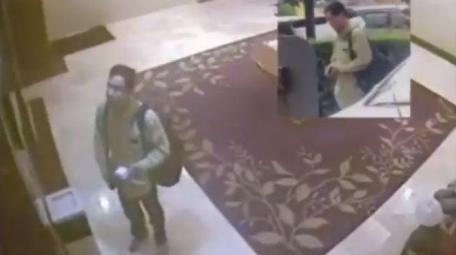 Viral Video Diduga Munarman Check In Hotel, Pengacara Bilang Begini. (suara).