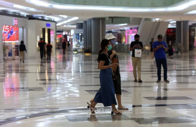 Situasi Mall di Jakarta usai program vaksinasi, terpantau belum terlalu ramai (JPNN)