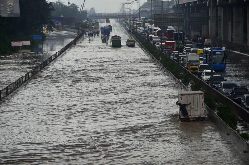 Banjir di area pembangunan kereta cepat Bandung-Jakarta (Radar Bekasi)