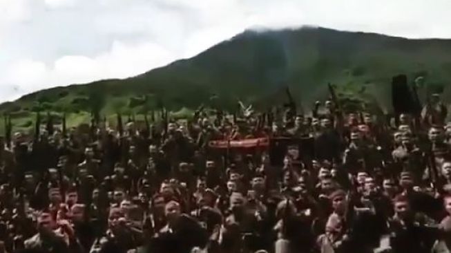 400 pasukan setan TNI diantar pakai kapal perang untuk hancurkan KKB Papua (Suara)